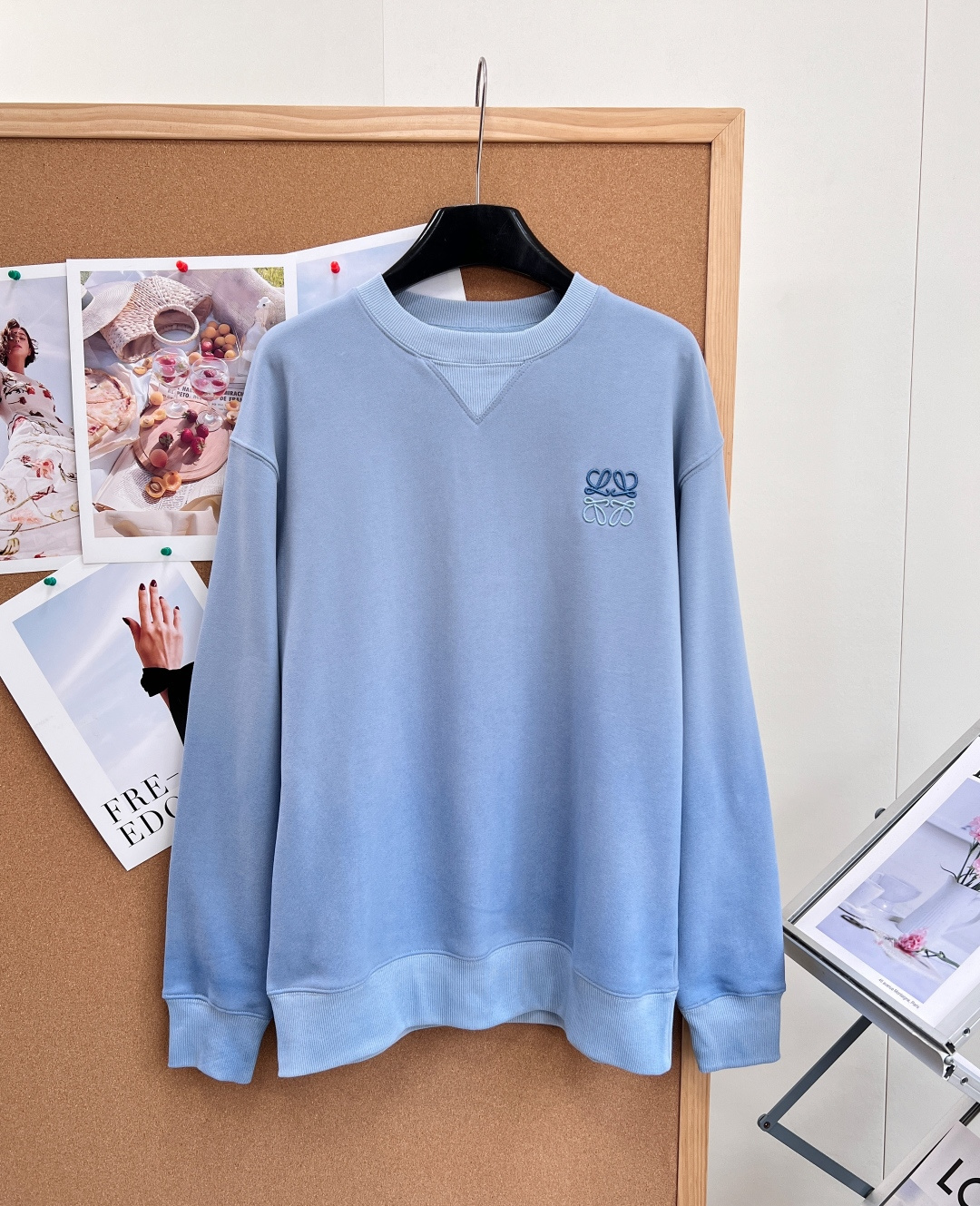 ロエベ ウォッシュドグラデーション アナグラム刺繍 クルーネックスウェット ブルー L778270 詳細画像 1