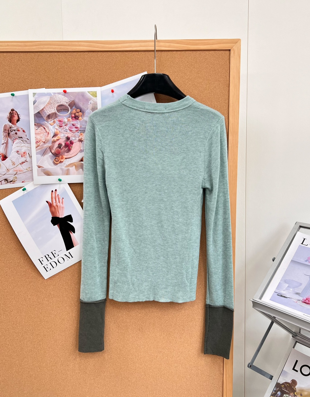ロエベ アナグラム刺繍 配色カフス ニットセーター ミントグリーン×ダークグリーン / ネイビー×オフホワイト L667270 詳細画像 2