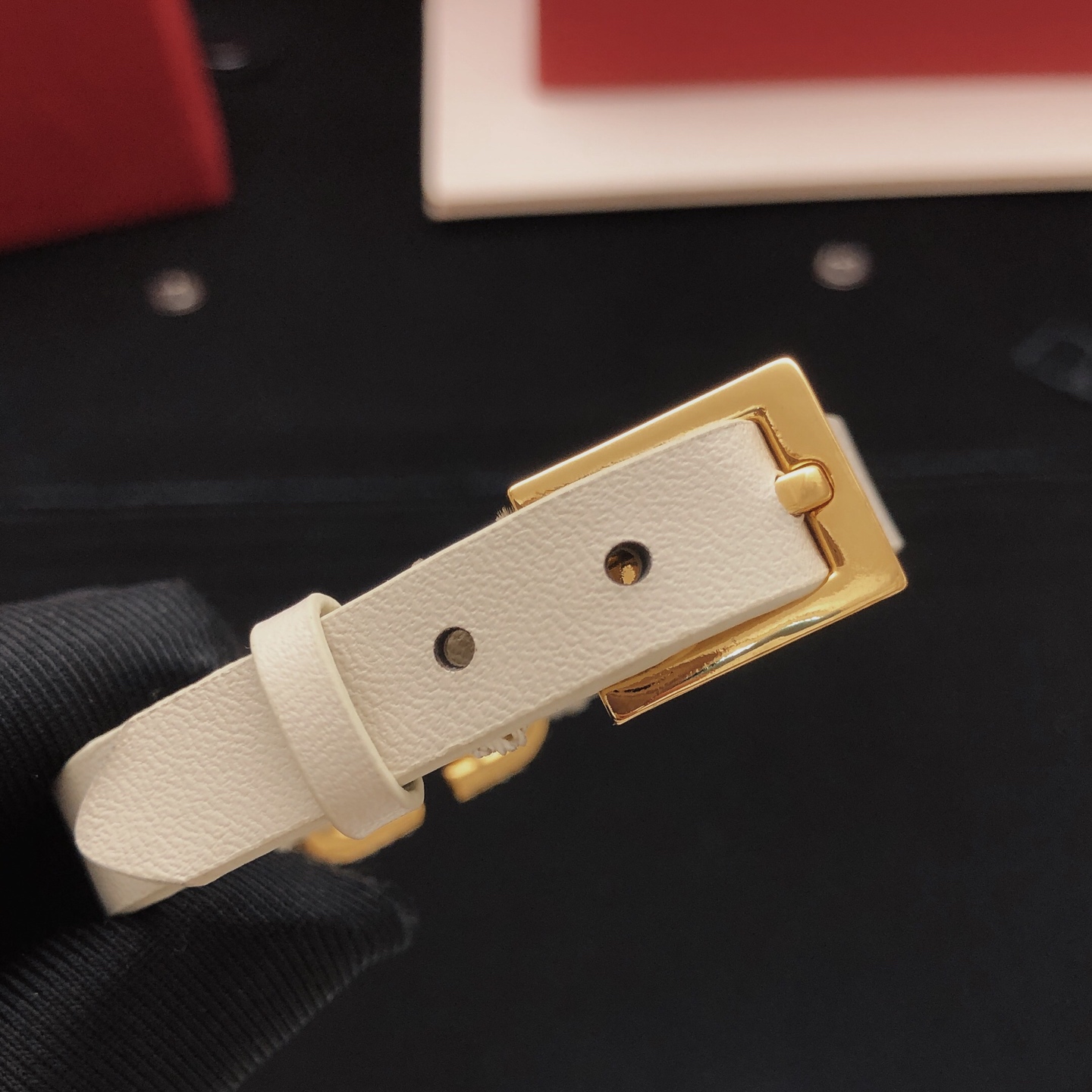 ヴァレンティノ レザーブレスレット ホワイト 詳細画像 3