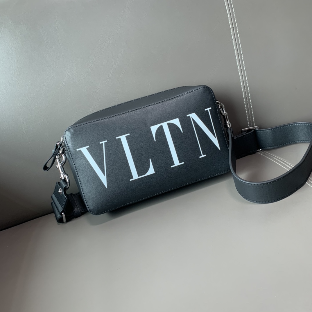 ヴァレンティノ VLTN ロゴプリント レザー ショルダーバッグ 詳細画像 1