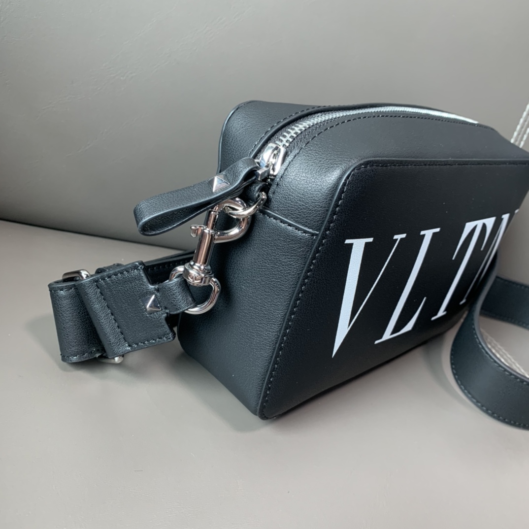 ヴァレンティノ VLTN ロゴプリント レザー ショルダーバッグ 詳細画像 3