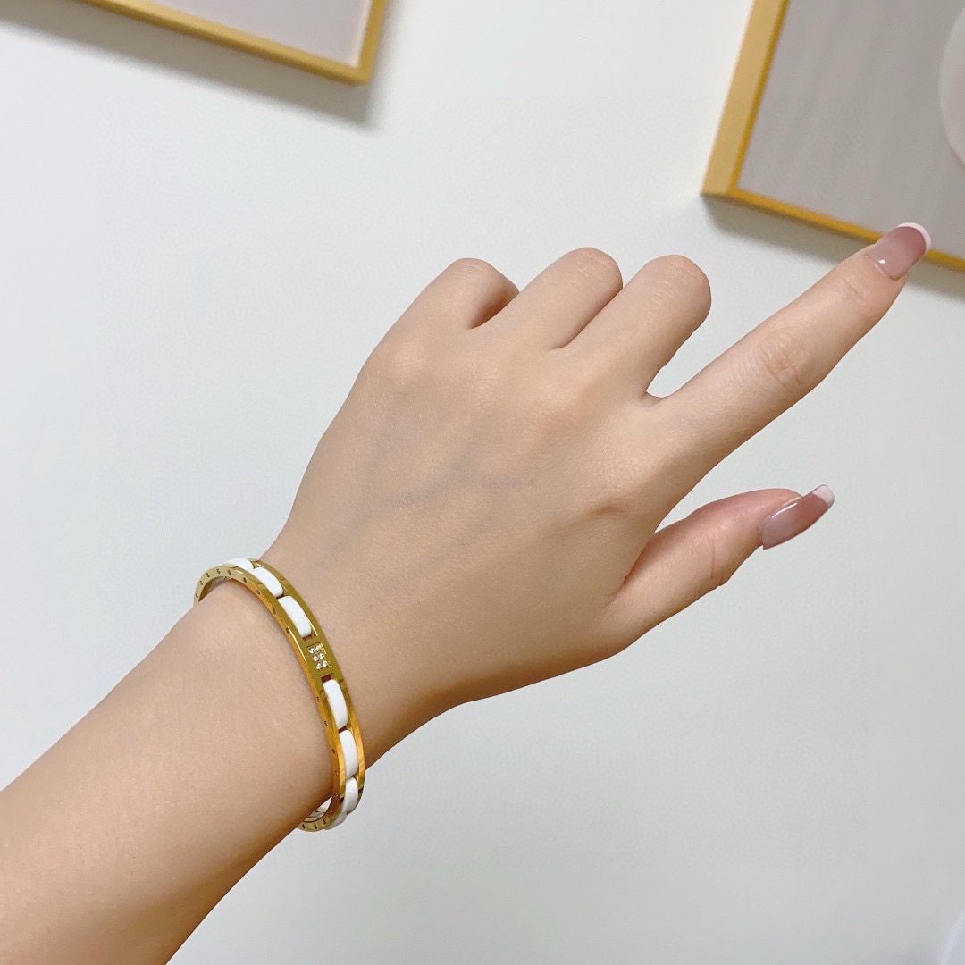 カルティエ 細身 ダイヤモンド装飾 ホワイトセラミックブレスレット 詳細画像 2
