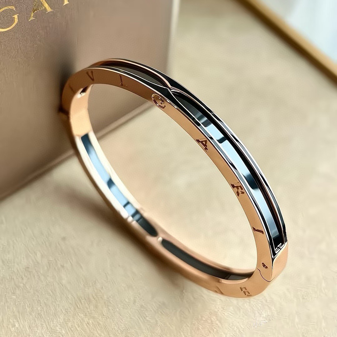 ブルガリ レター刻印 ダイヤモンド バングルブレスレット 詳細画像 3