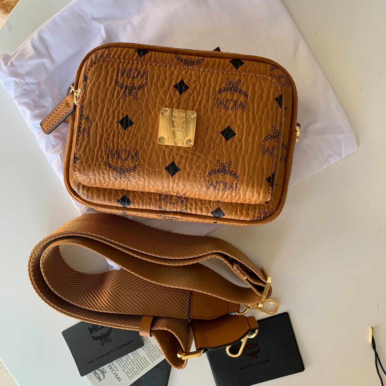 MCM ヴィセトス ダブルジップ ミニカメラバッグ コニャック 詳細画像 1