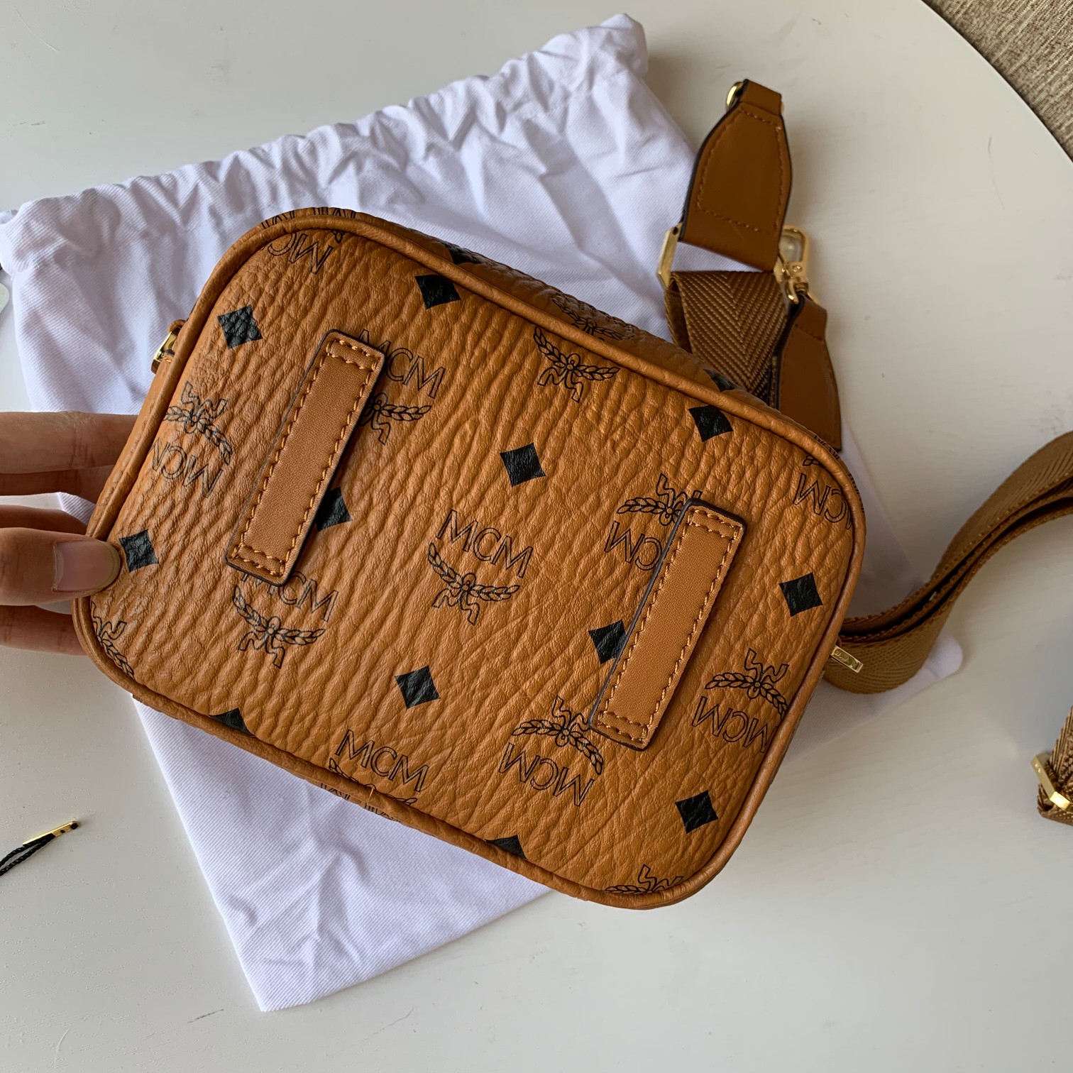 MCM ヴィセトス ダブルジップ ミニカメラバッグ コニャック 詳細画像 3