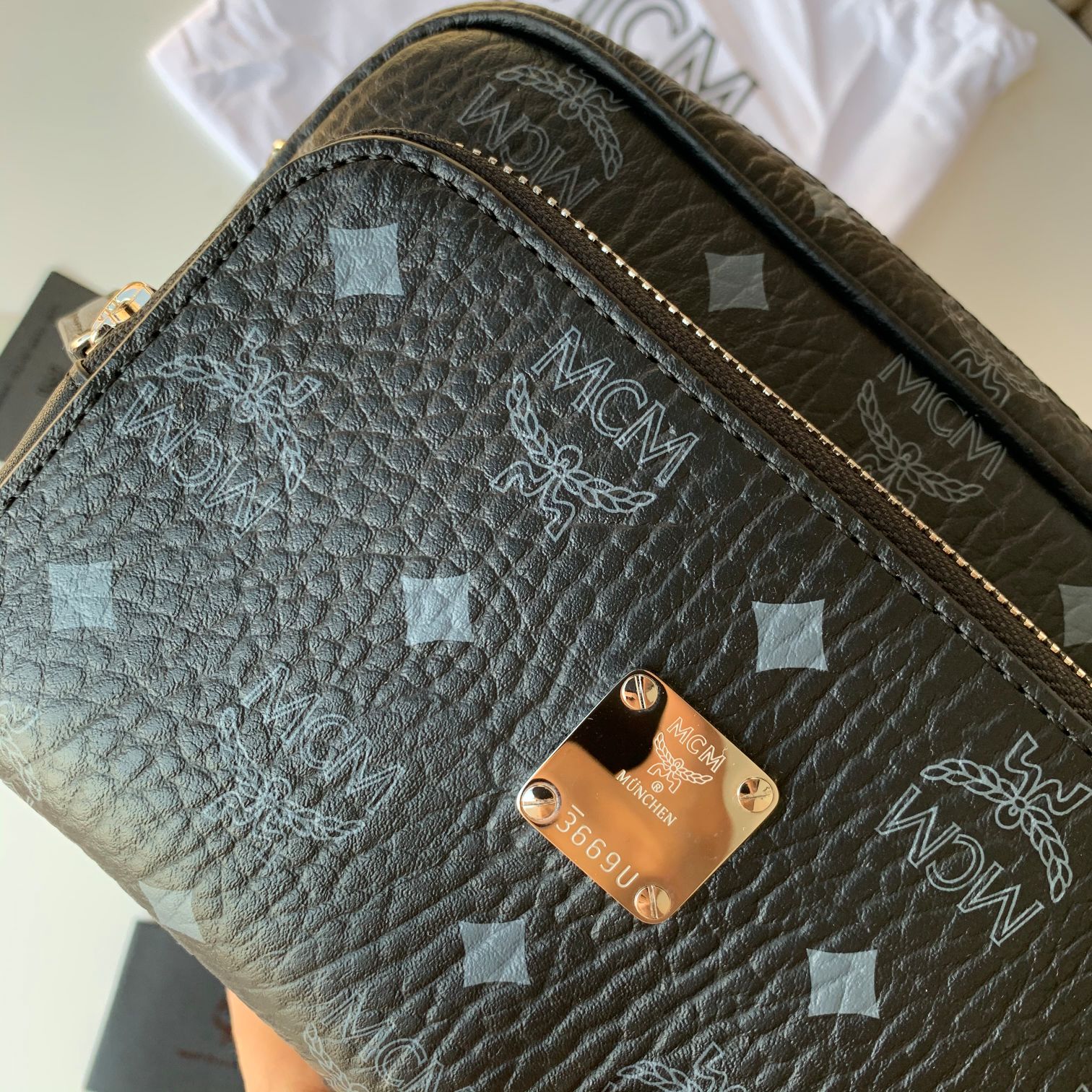 MCM ヴィセトス カメラバッグ ブラック 詳細画像 3
