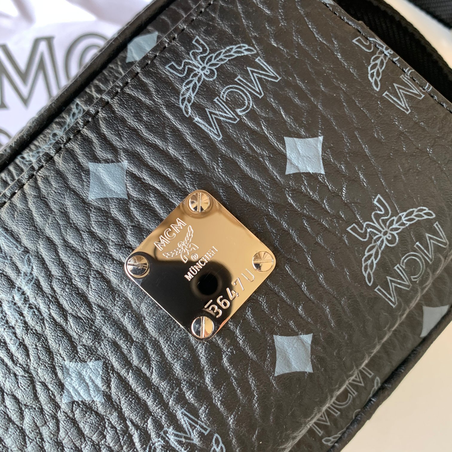 MCM ヴィセトス クロスボディ カメラバッグ ブラック 詳細画像 3