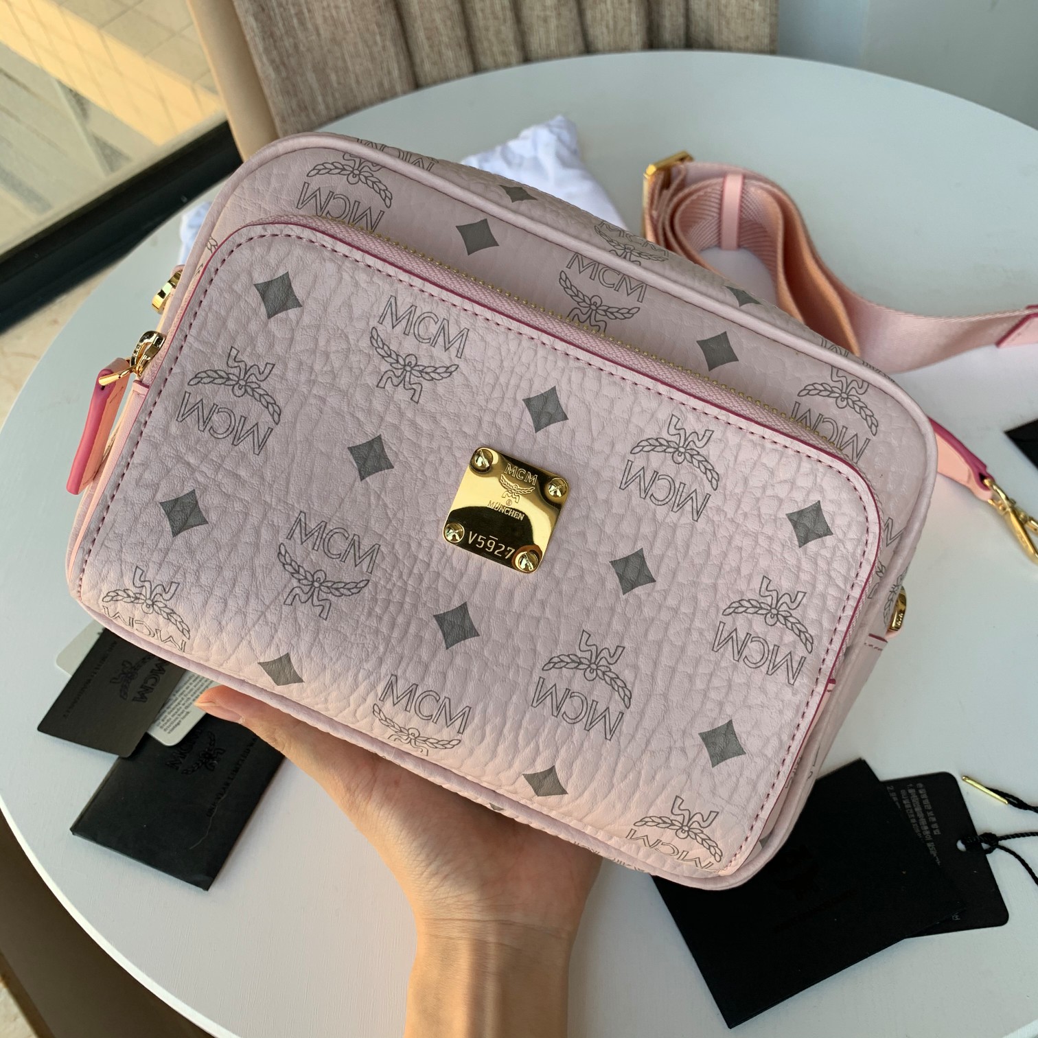 MCM ヴィセトス カメラバッグ ピンク 詳細画像 1