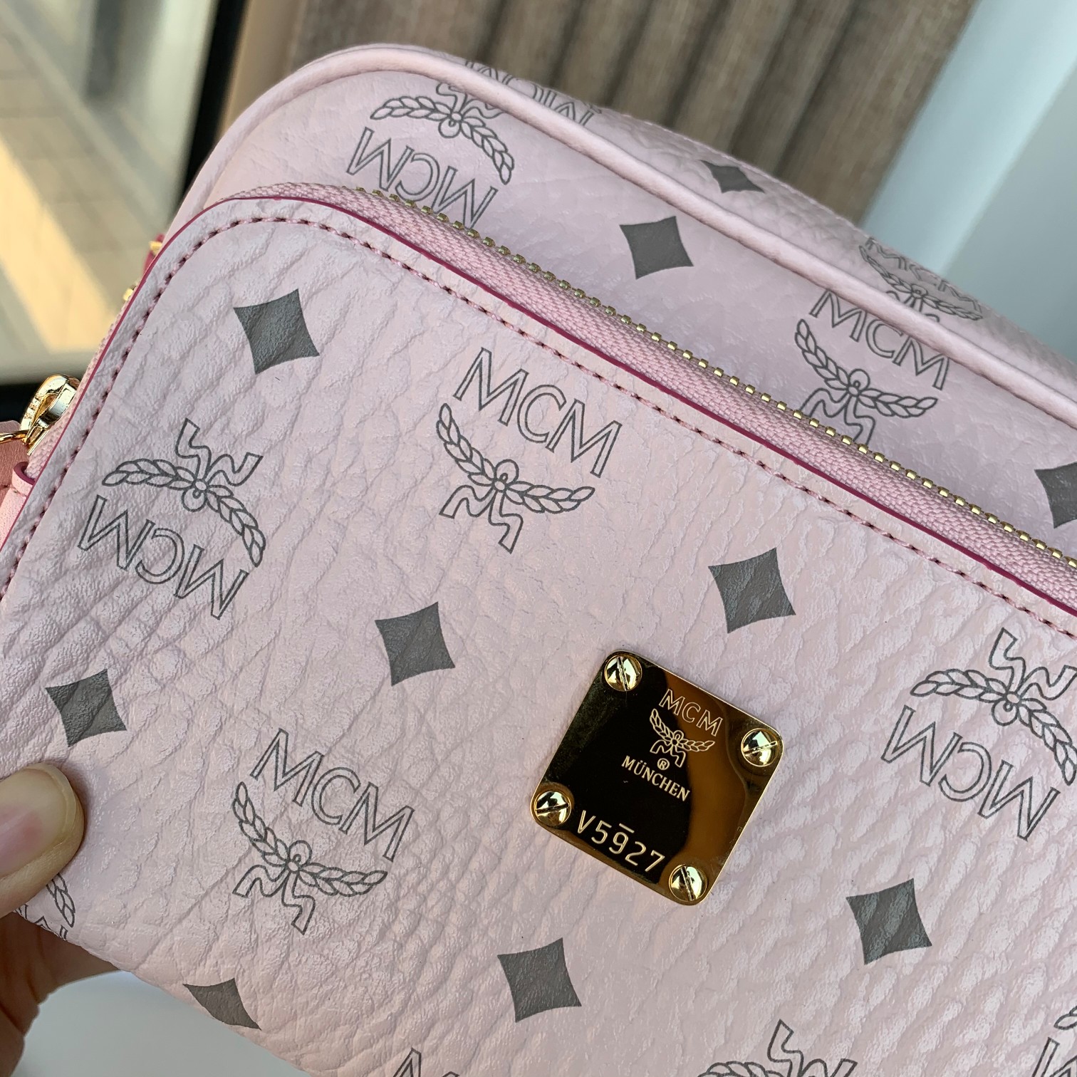 MCM ヴィセトス カメラバッグ ピンク 詳細画像 3