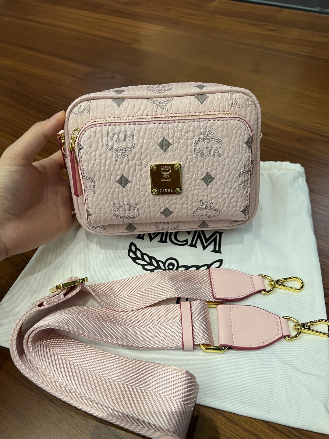 MCM ヴィセトス コーティングキャンバス カメラバッグ ピンク 詳細画像 2