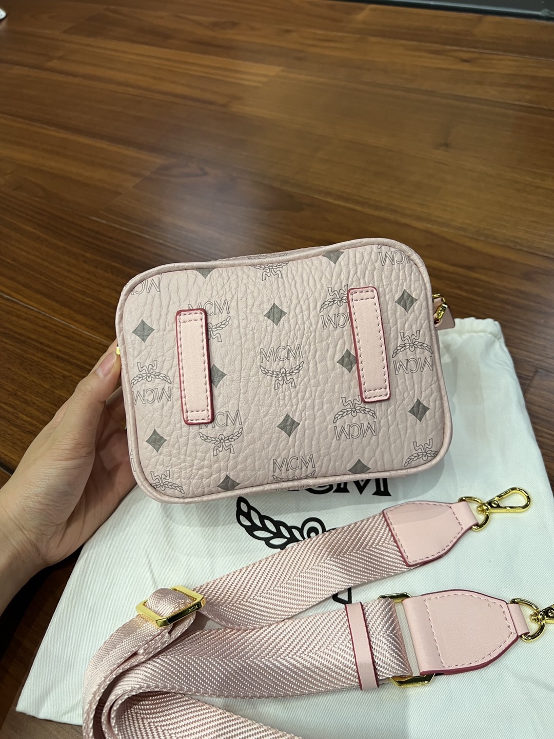 MCM ヴィセトス コーティングキャンバス カメラバッグ ピンク 詳細画像 3