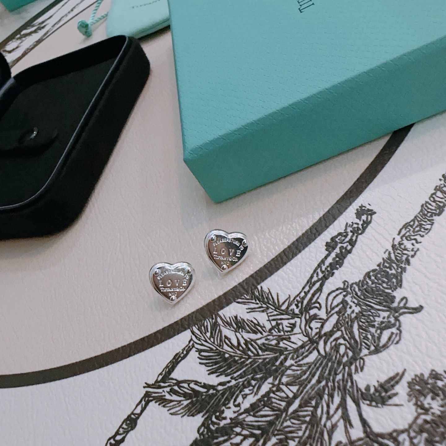 ティファニー Return to Tiffany ハート ピアス シルバー 詳細画像 2