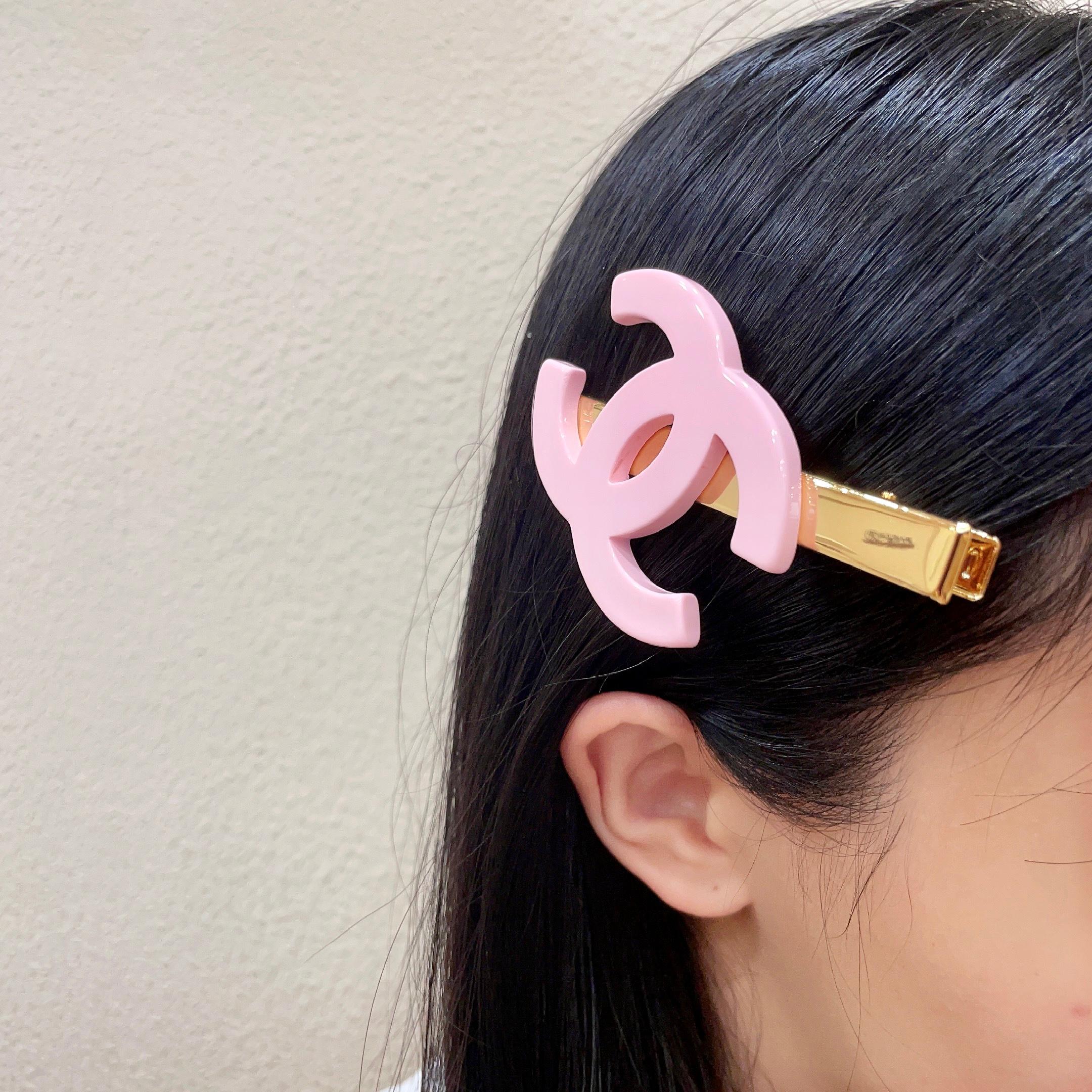 シャネル クラシック ロゴ ヘアクリップ ピンク 詳細画像 1