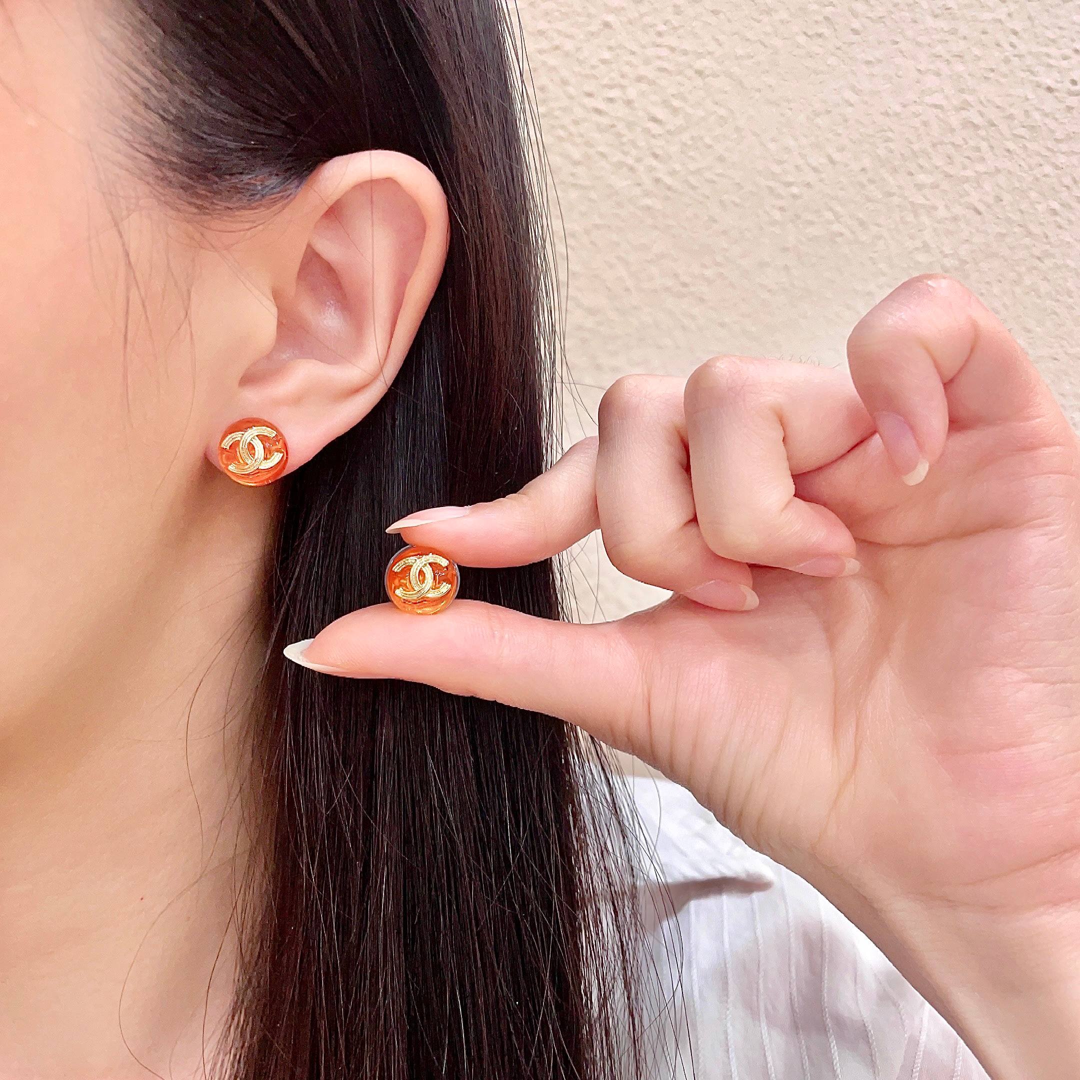 シャネル ヴィンテージ ダブルC スタッドピアス オレンジ ゴールド 詳細画像 1