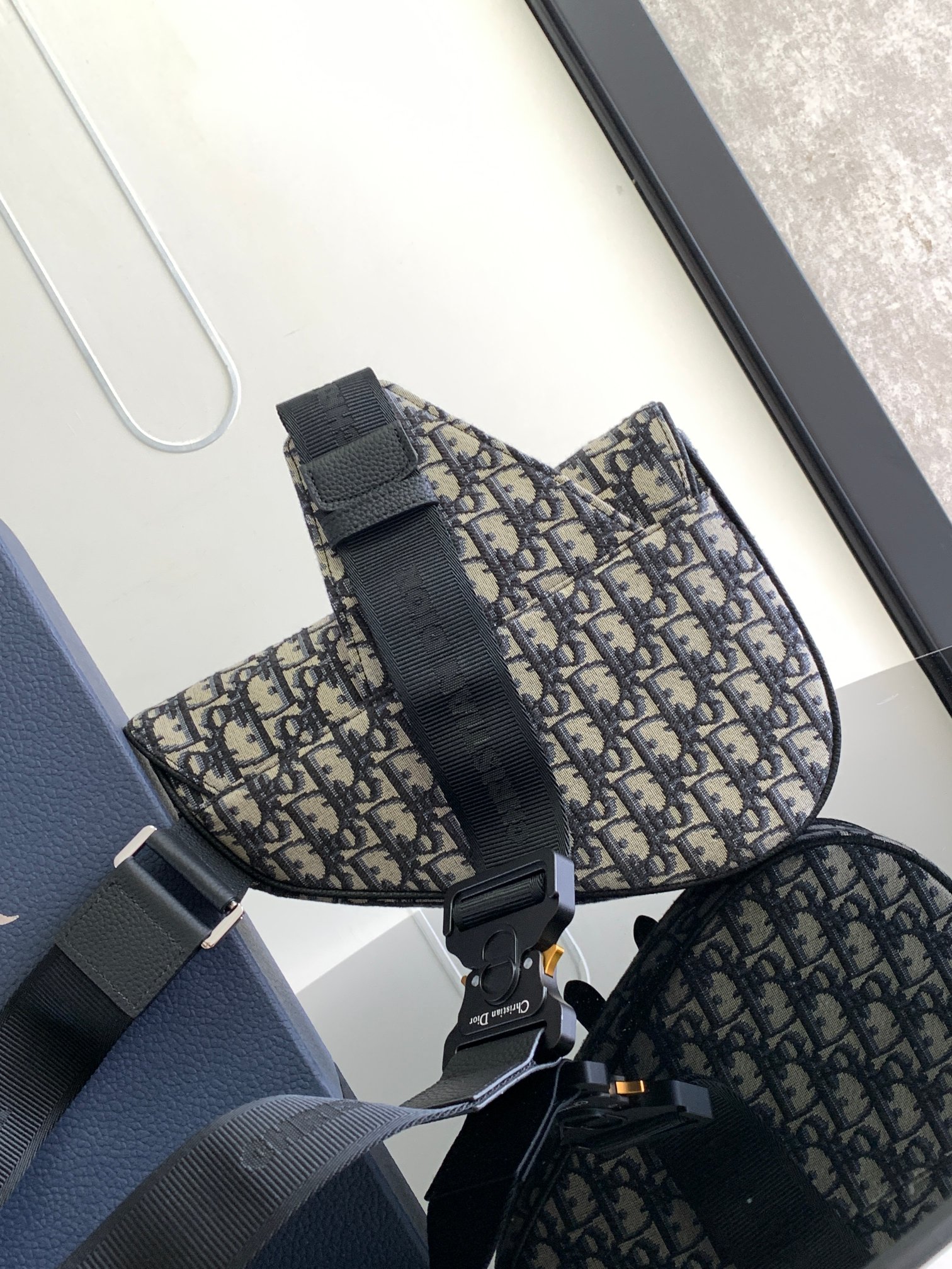ディオール サドル ボディバッグ キャンバス カーフレザー切替 ネイビー ベージュ ブラックレザーストラップ 詳細画像 3