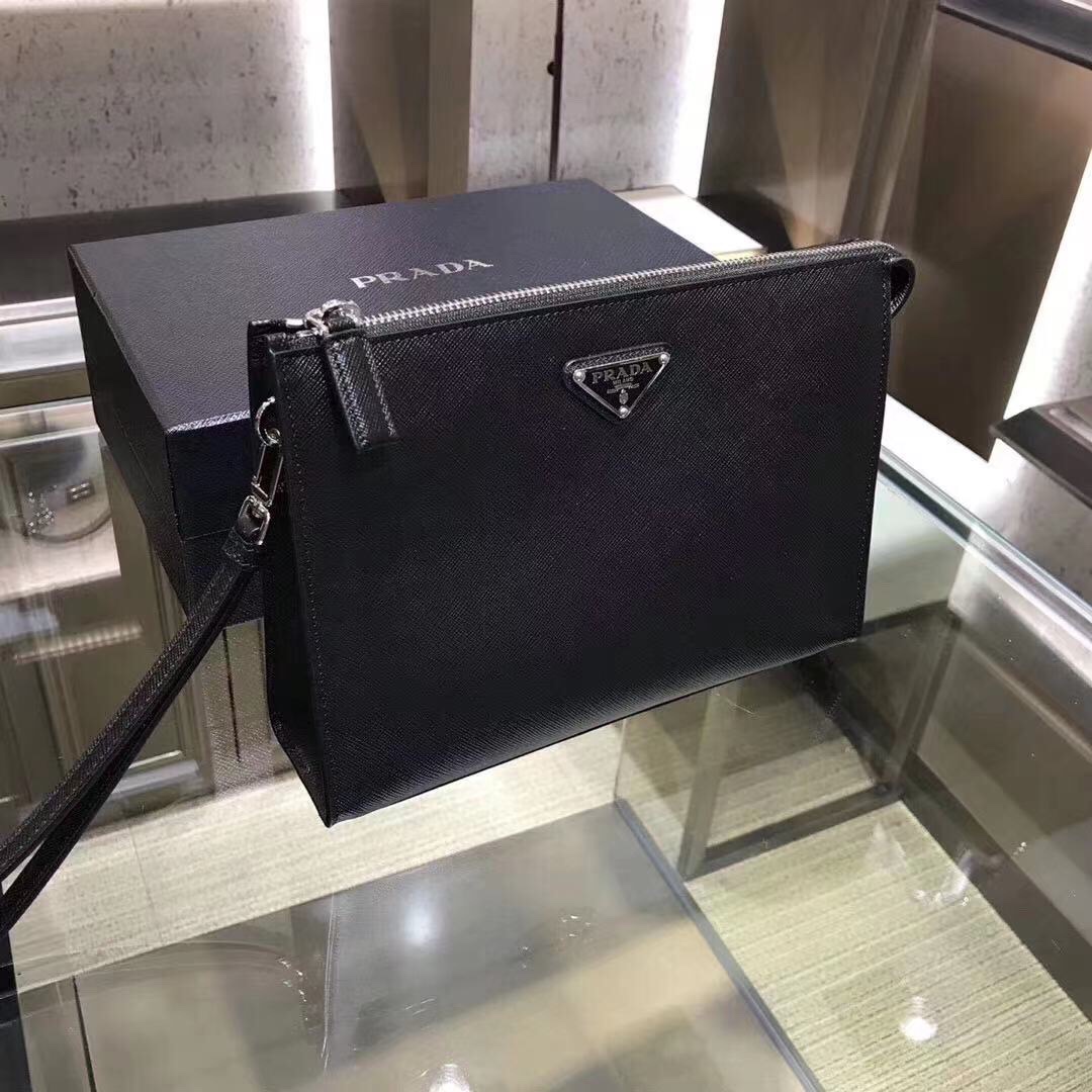 プラダ メンズ クロスグレイン レザー クラッチバッグ ブラック トライアングルロゴ 詳細画像 1