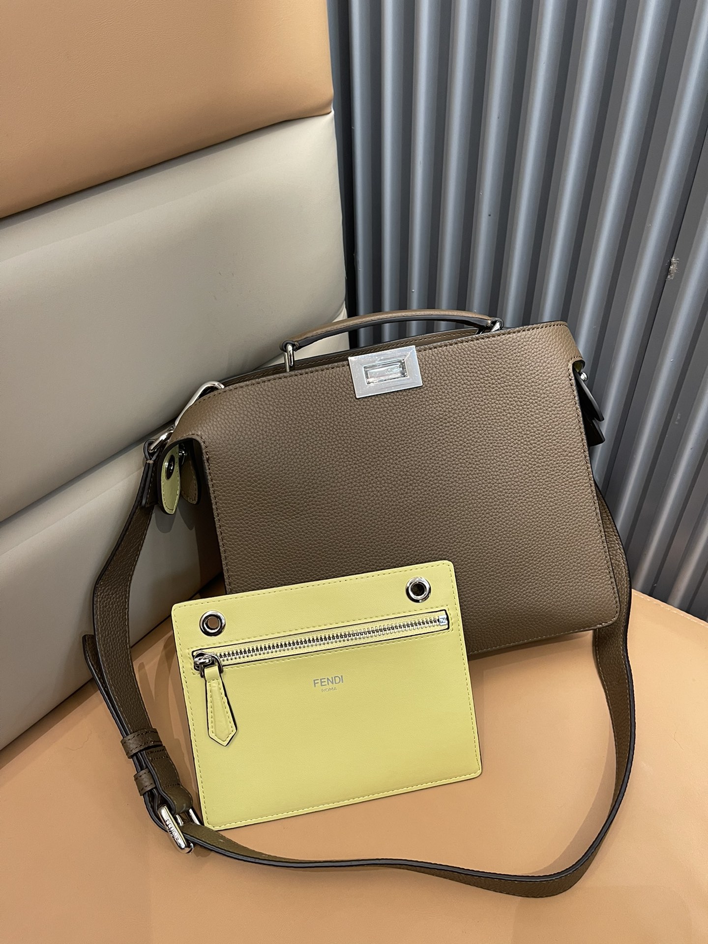 フェンディ ピーカブー風 2WAY ハンドバッグ ショルダーバッグ ブラウン 詳細画像 1