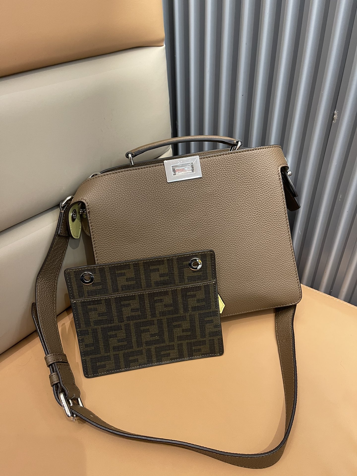 フェンディ ピーカブー風 2WAY ハンドバッグ ショルダーバッグ ブラウン 詳細画像 2