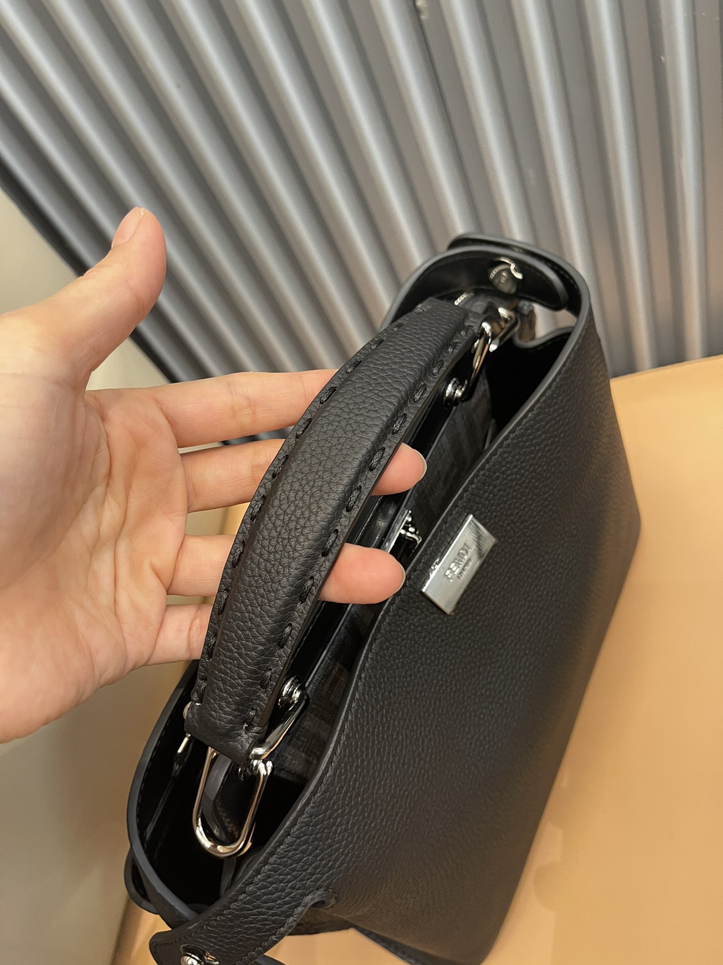 フェンディ ピーカブー風 2WAY ハンドバッグ ショルダーバッグ ブラック 詳細画像 3