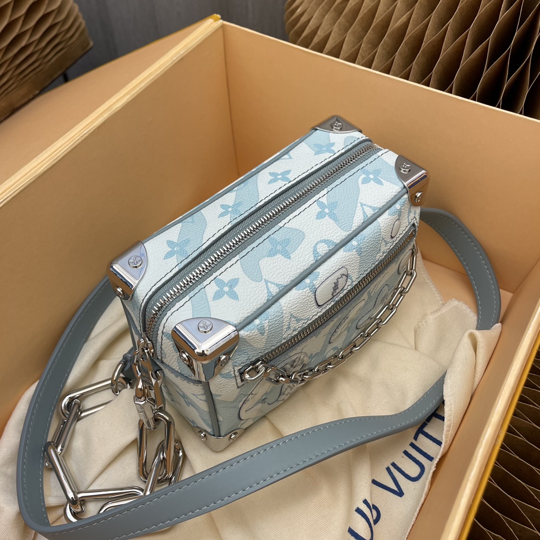 プラダ Mini Soft Trunk チェーンショルダーバッグ ライトブルー 詳細画像 3