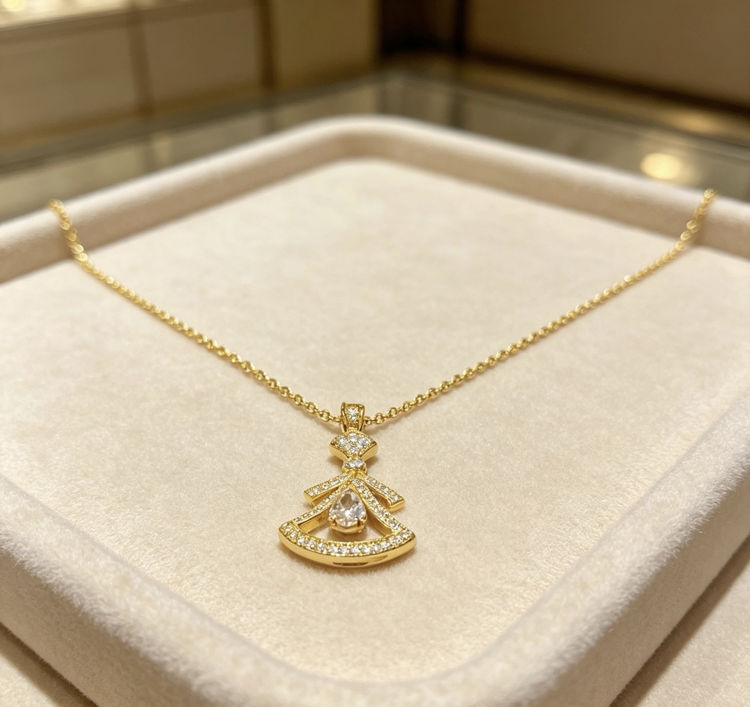 ブルガリ ディーヴァ ドリーム ファンペンダント ネックレス イエローゴールド パヴェ ティアドロップストーン 詳細画像 2