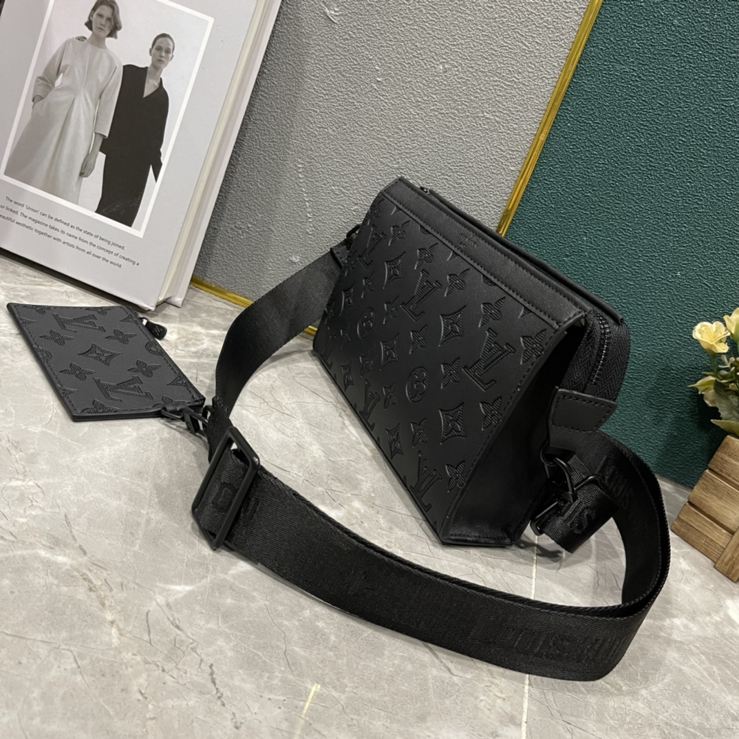 ルイ・ヴィトン Pochette Voyage モノグラム・シャドウ 2点セット ショルダーバッグ ブラック 詳細画像 2