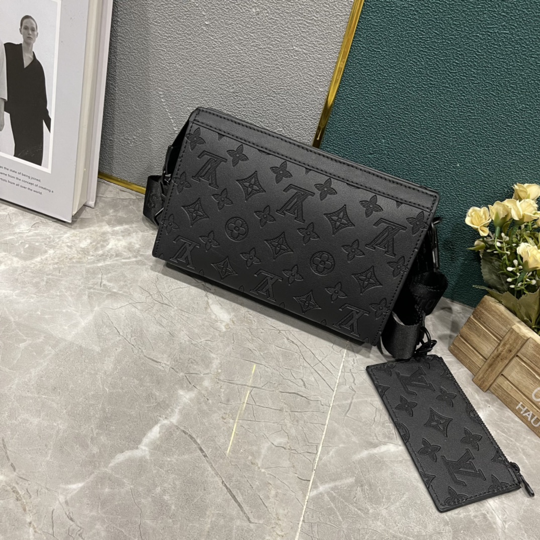 ルイ・ヴィトン Pochette Voyage モノグラム・シャドウ 2点セット ショルダーバッグ ブラック 詳細画像 3