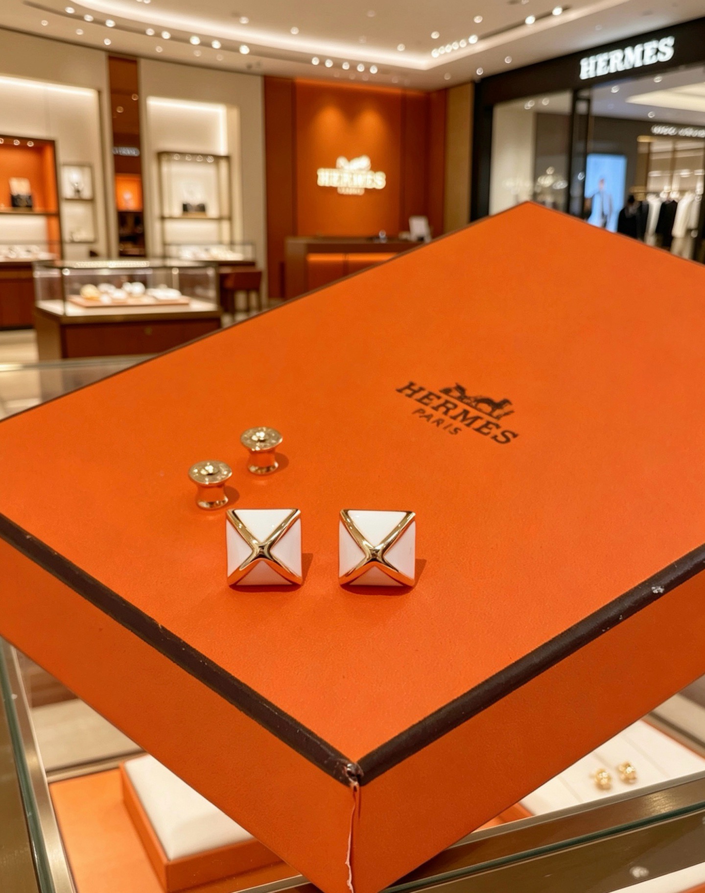 エルメス ピラミッド ピアス ホワイト ゴールド 詳細画像 1