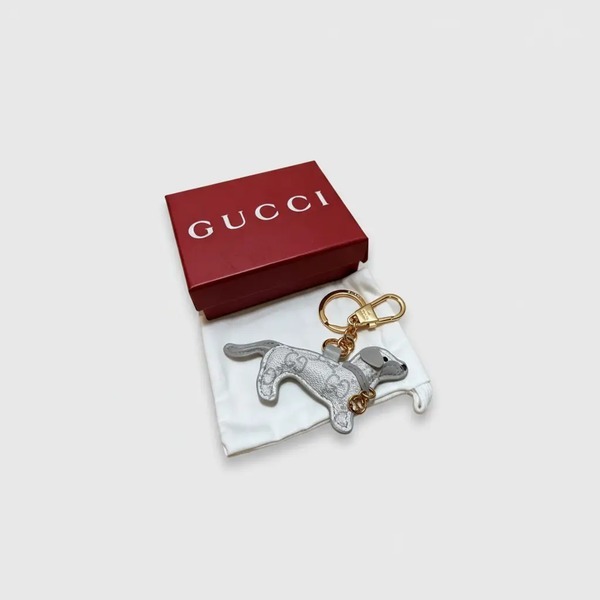 グッチ ダックスフンド バッグチャーム グレー GGキャンバス