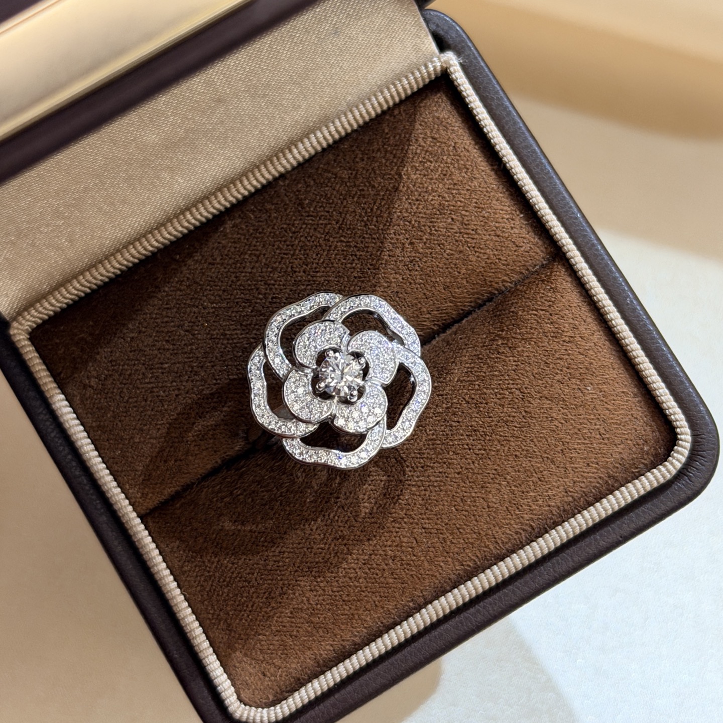 シャネル カメリア ホロー フルクリスタル 山茶花 リング スターリングシルバー A8037 詳細画像 1