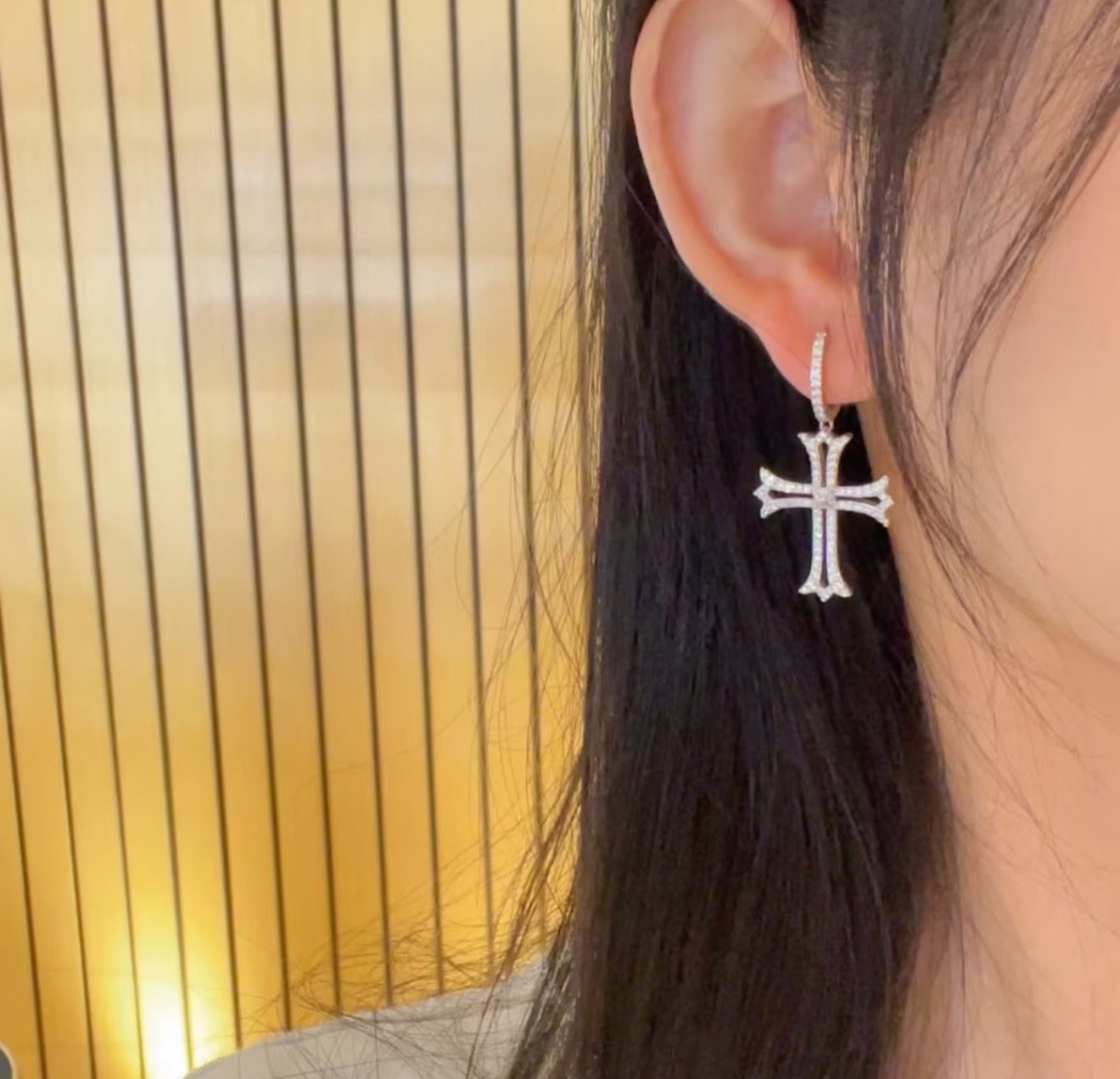 透かし十字架 ピアス スターリングシルバー ゴールドメッキ A7407 詳細画像 3