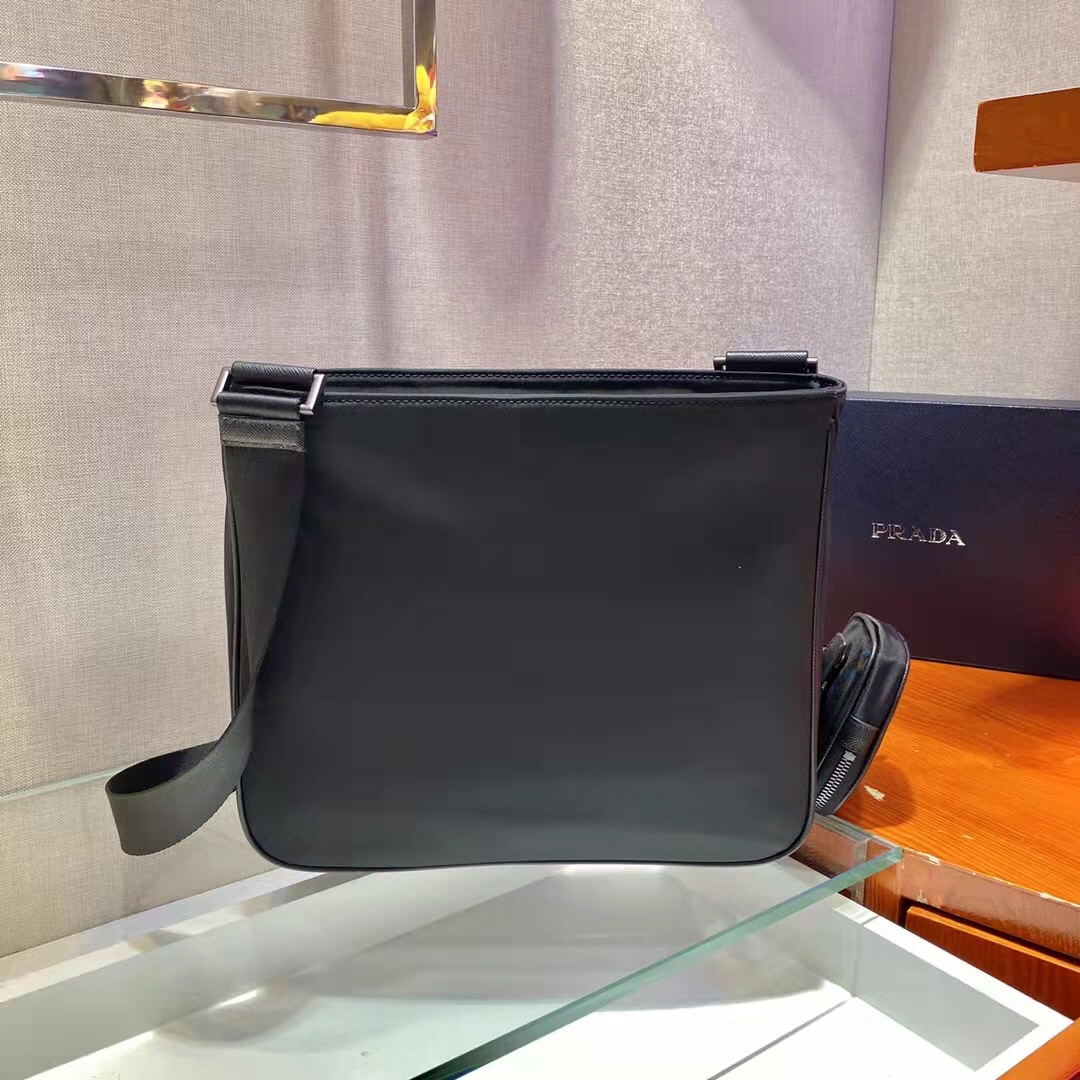 プラダ Re-Nylon ショルダーバッグ ポーチ付き ブラック 詳細画像 3