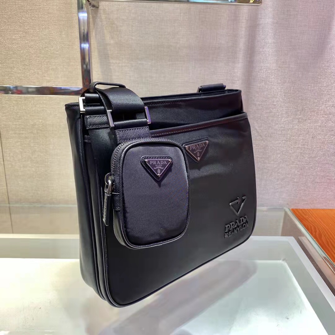プラダ Re-Nylon ショルダーバッグ ポーチ付き ブラック 詳細画像 2
