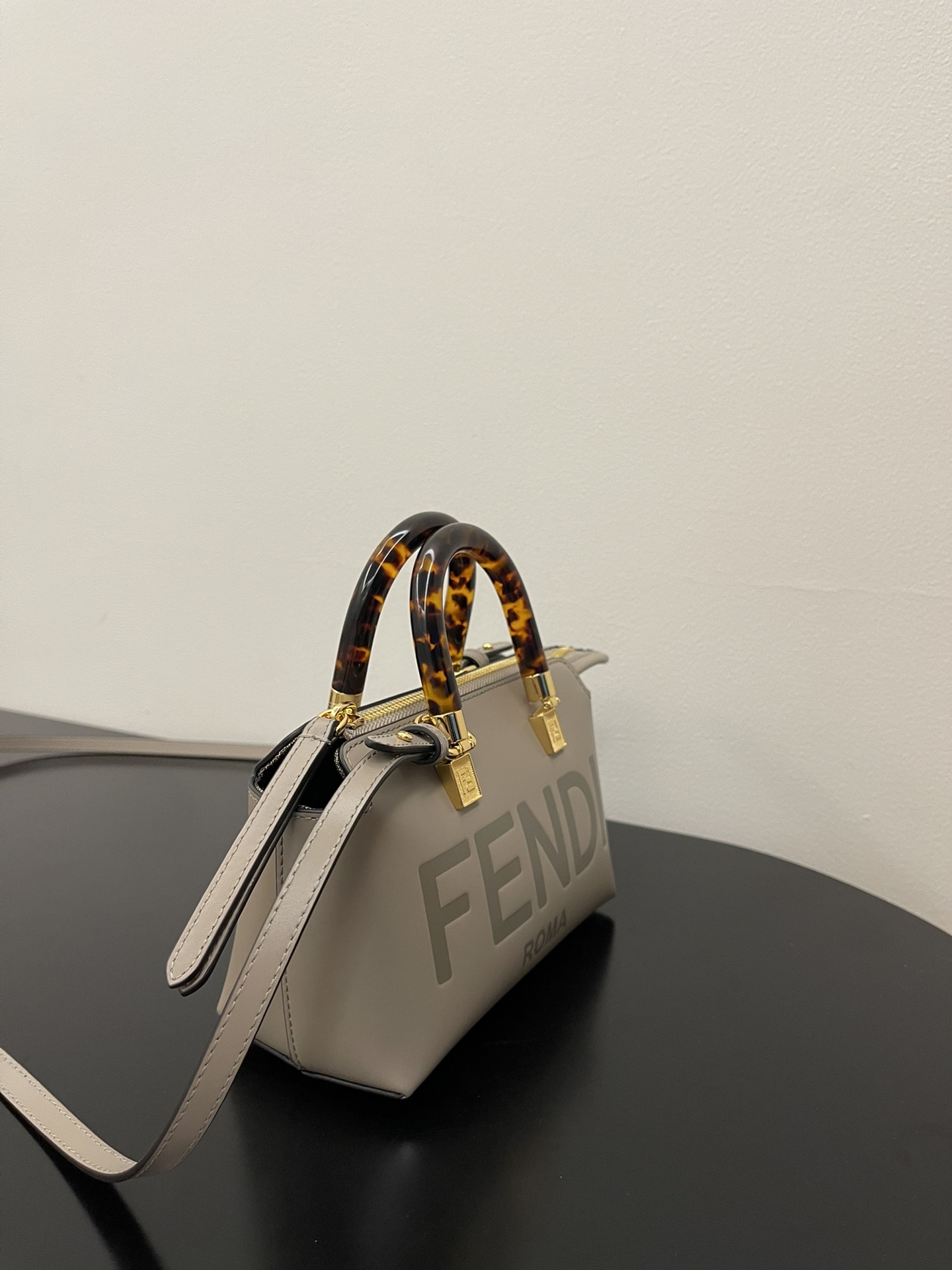 フェンディ バイ ザ ウェイ ミニ ボストンバッグ グレー 8BS067B75 詳細画像 2