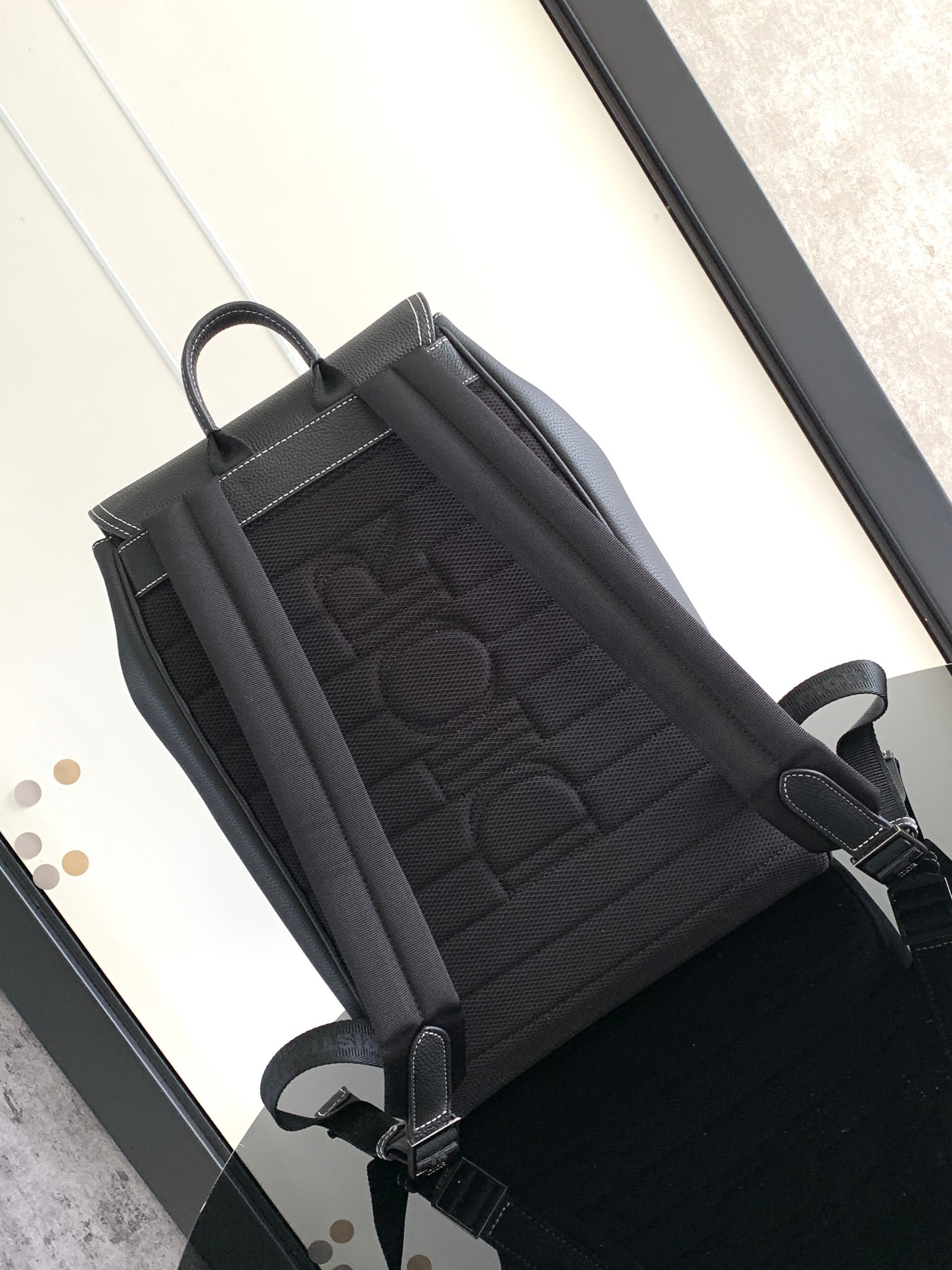 ディオール サドル フラップ バックパック ブラック グレインカーフスキン コントラストステッチ 詳細画像 3