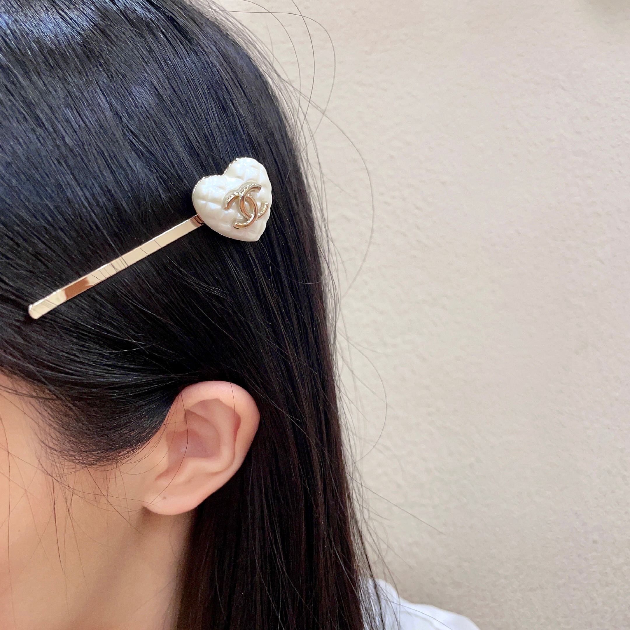 シャネル ハート ロゴ ヘアクリップ ホワイト ゴールド 詳細画像 1
