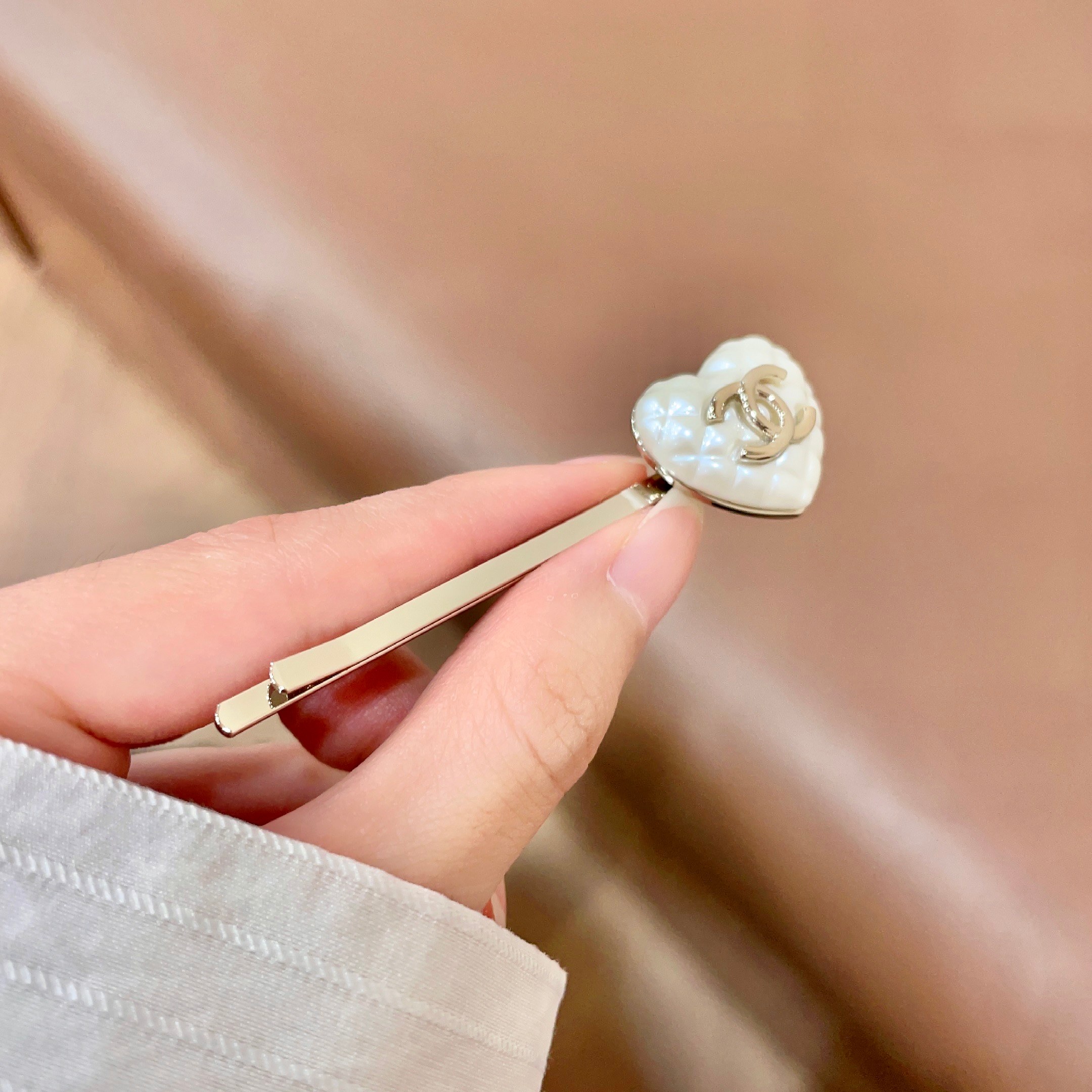 シャネル ハート ロゴ ヘアクリップ ホワイト ゴールド 詳細画像 3