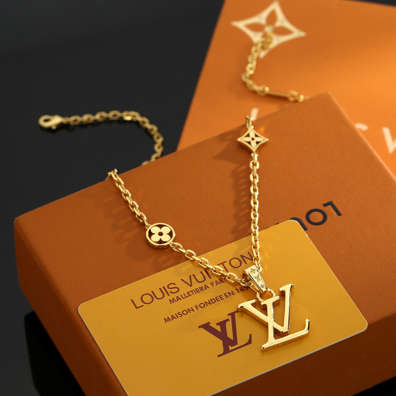 ルイ・ヴィトン LV Twig ネックレス ゴールド 詳細画像 3