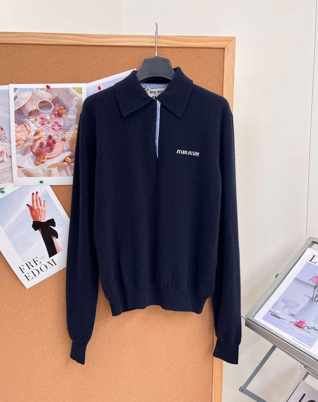 ミュウミュウ ネイビー ポロカラー ハーフプラケット ロゴ刺繍 ニットトップス M776340 詳細画像 3