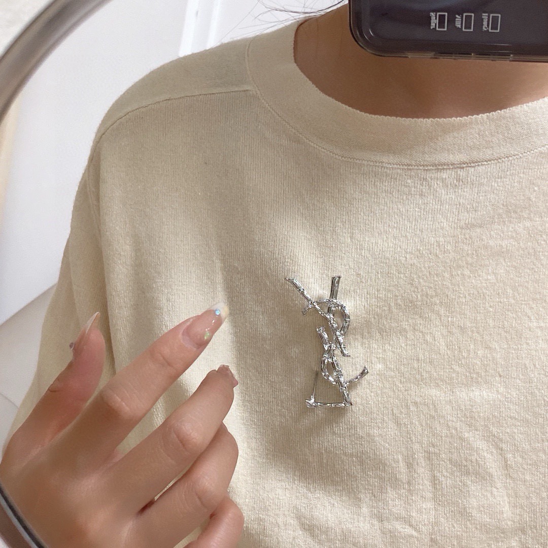 サンローラン YSLロゴ ブローチ シルバー 詳細画像 1