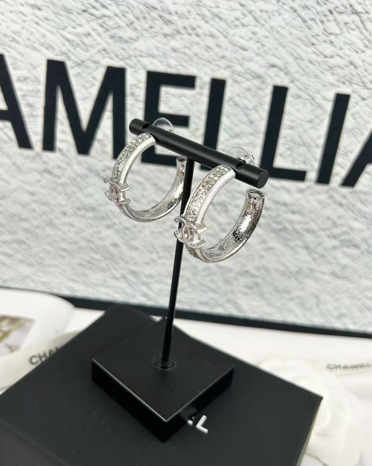 シャネル フルクリスタル フープピアス シルバー 詳細画像 1