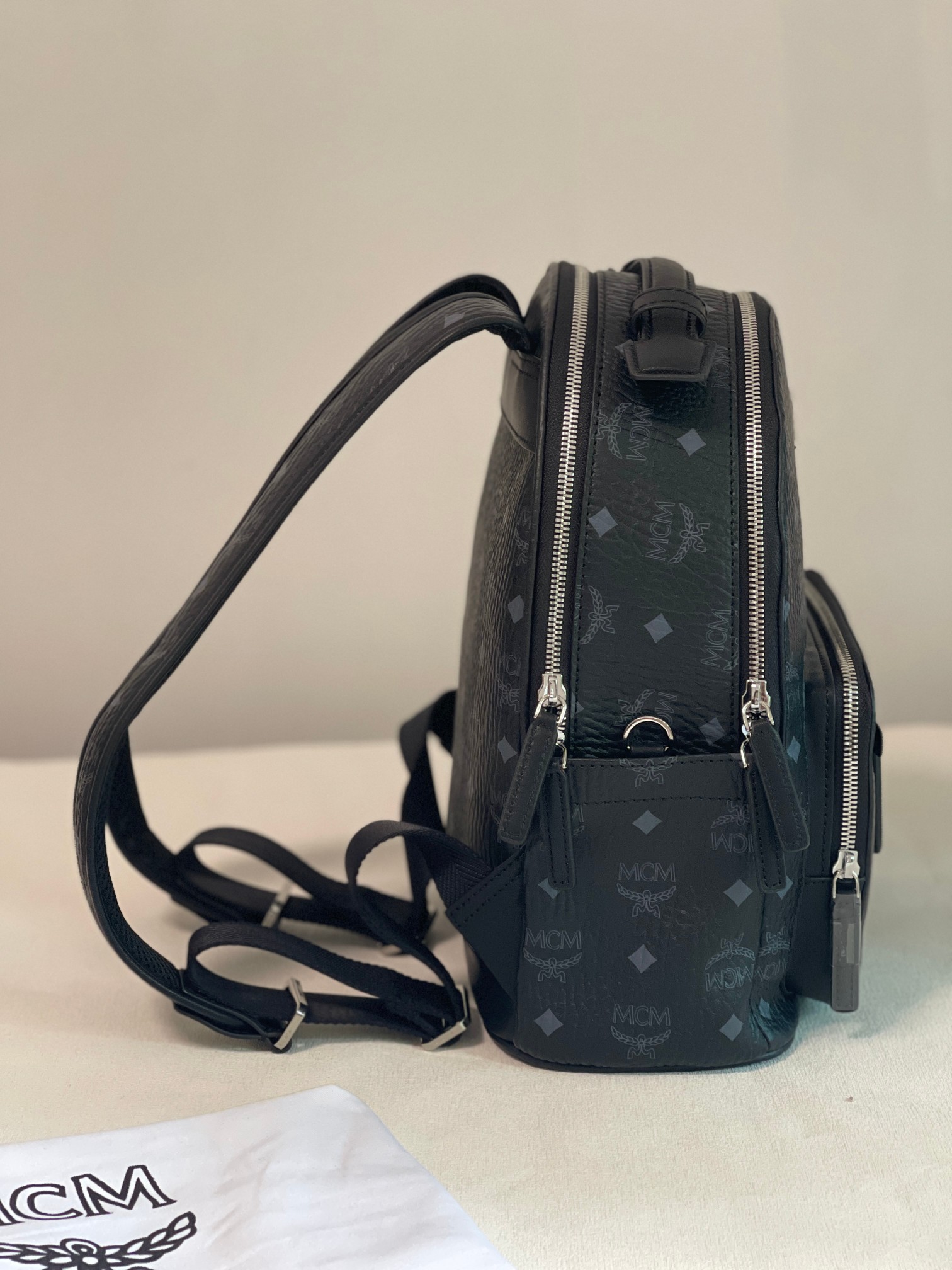 MCM(エムシーエム) Stark Visetos バックパック ブラック 詳細画像 2