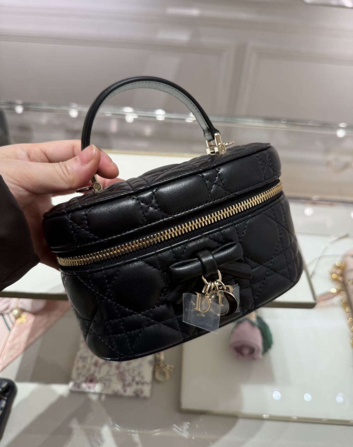 ディオール 30 Montaigne ミニ ヴァニティ ラムスキン カナージュ トップハンドルバッグ ブラック 8721 詳細画像 2
