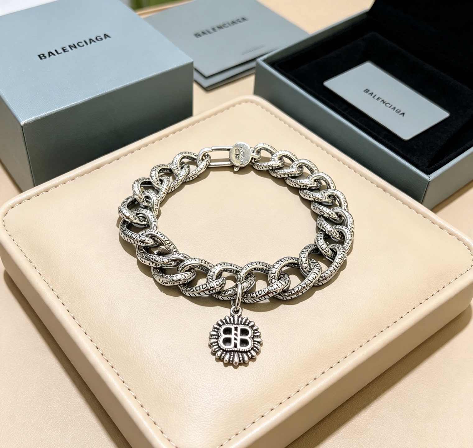 バレンシアガ BB チャーム チェーンブレスレット シルバー 詳細画像 2