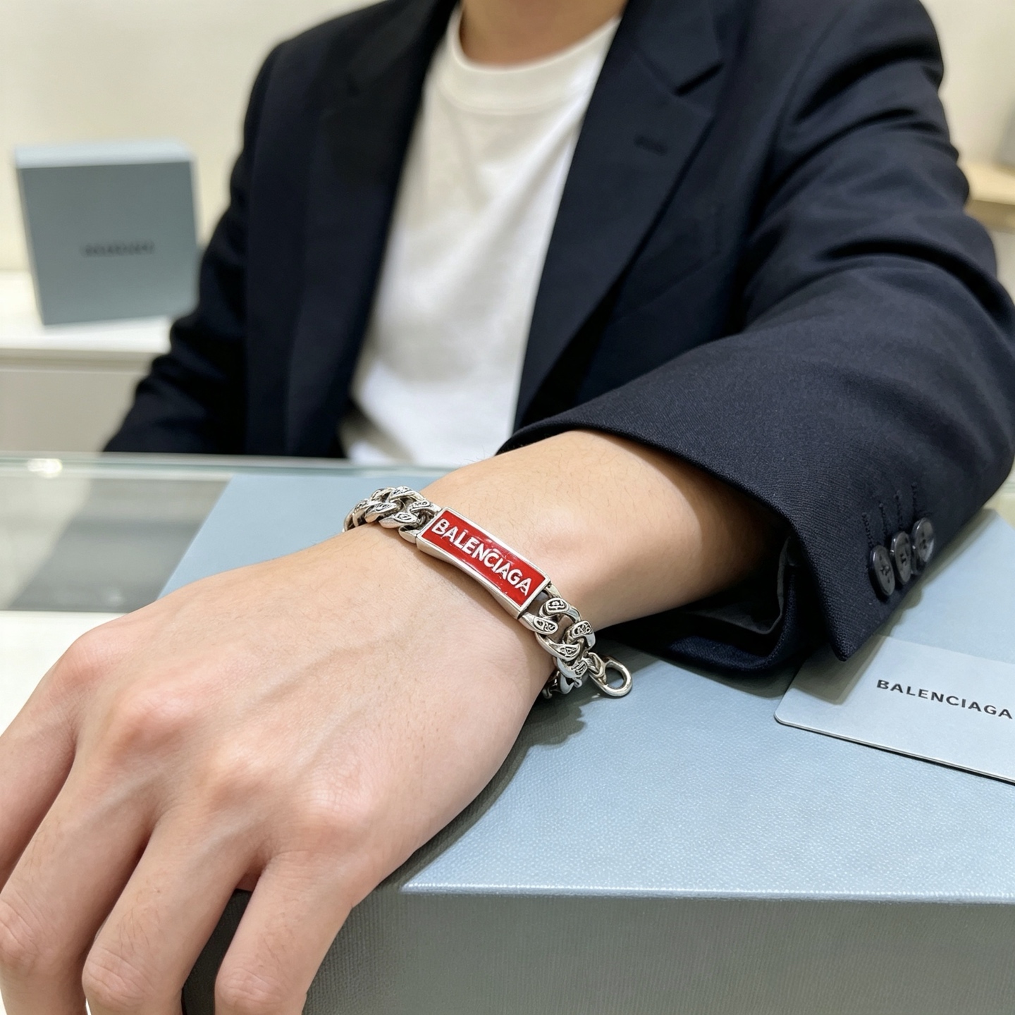 バレンシアガ カーブチェーン IDプレート ブレスレット シルバー レッド 詳細画像 3