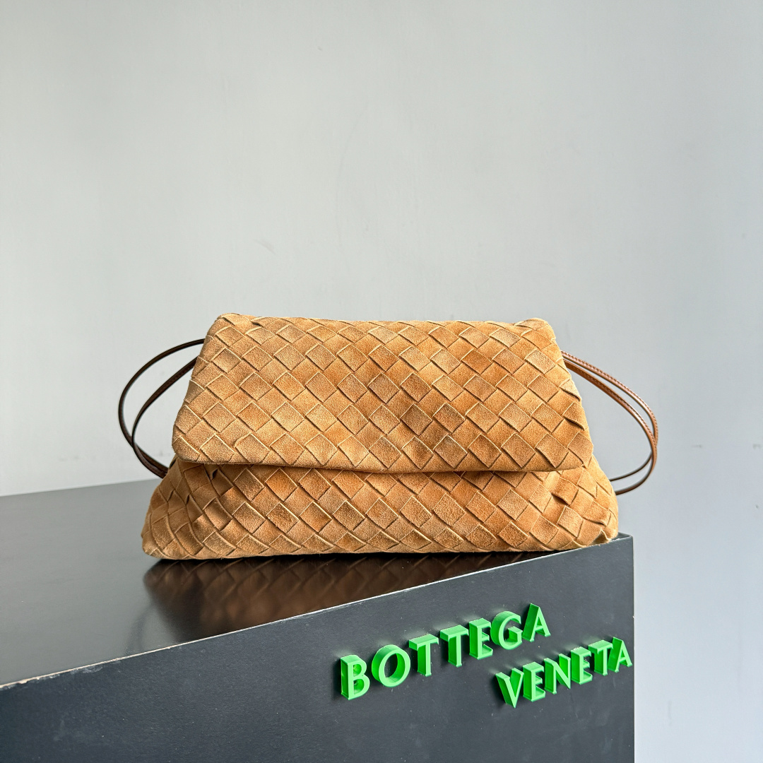 ボッテガ・ヴェネタ Dustbag Giorno イントレチャート スエードバッグ ブラウン 857657 詳細画像 2