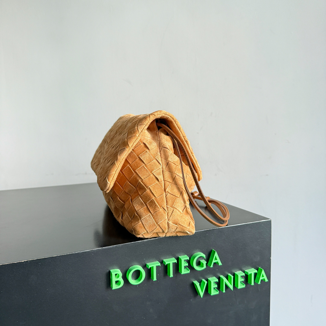 ボッテガ・ヴェネタ Dustbag Giorno イントレチャート スエードバッグ ブラウン 857657 詳細画像 3