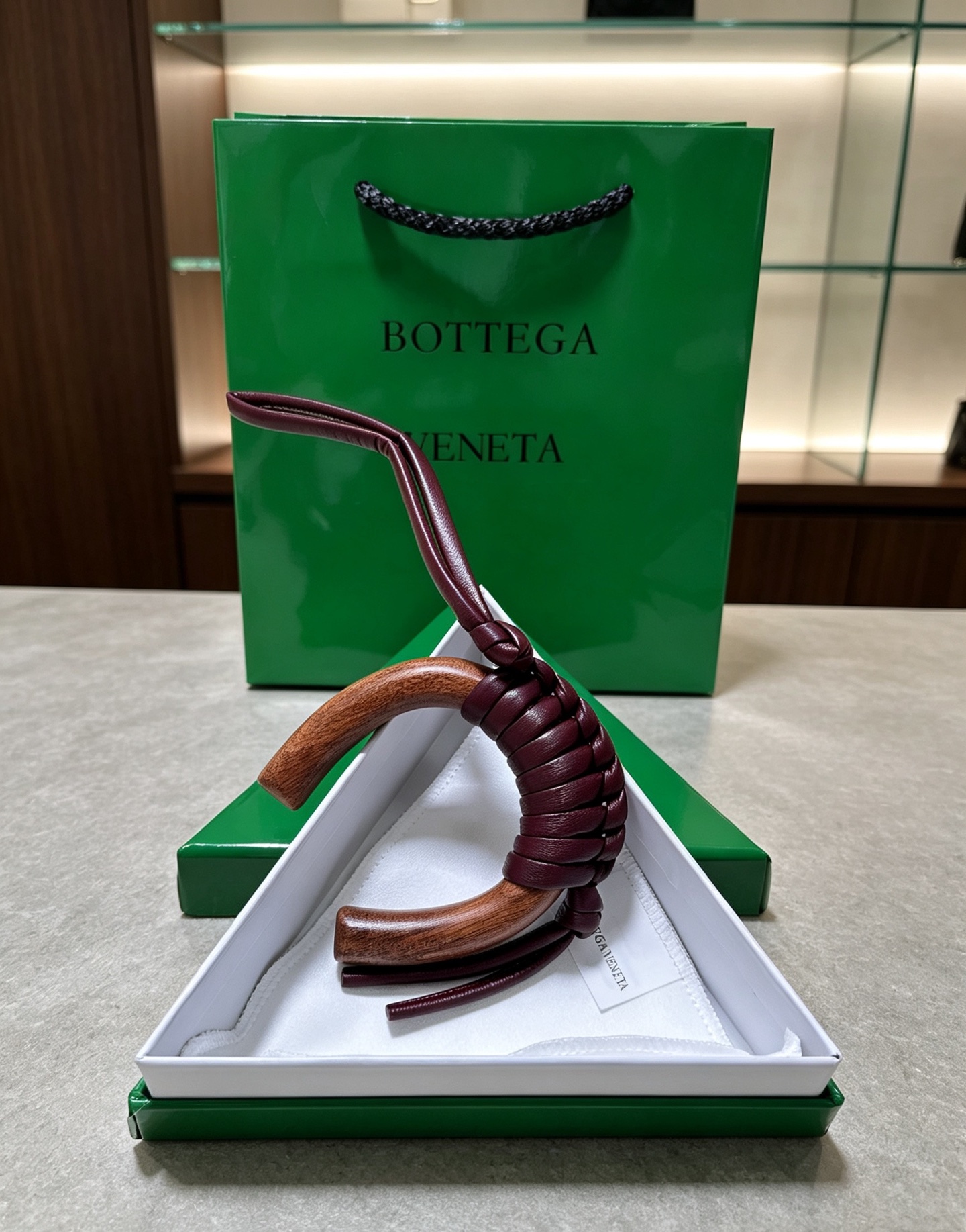 ボッテガ・ヴェネタ ウォールナットウッド 編み込みラムスキン バッグチャーム ワインレッド 詳細画像 1