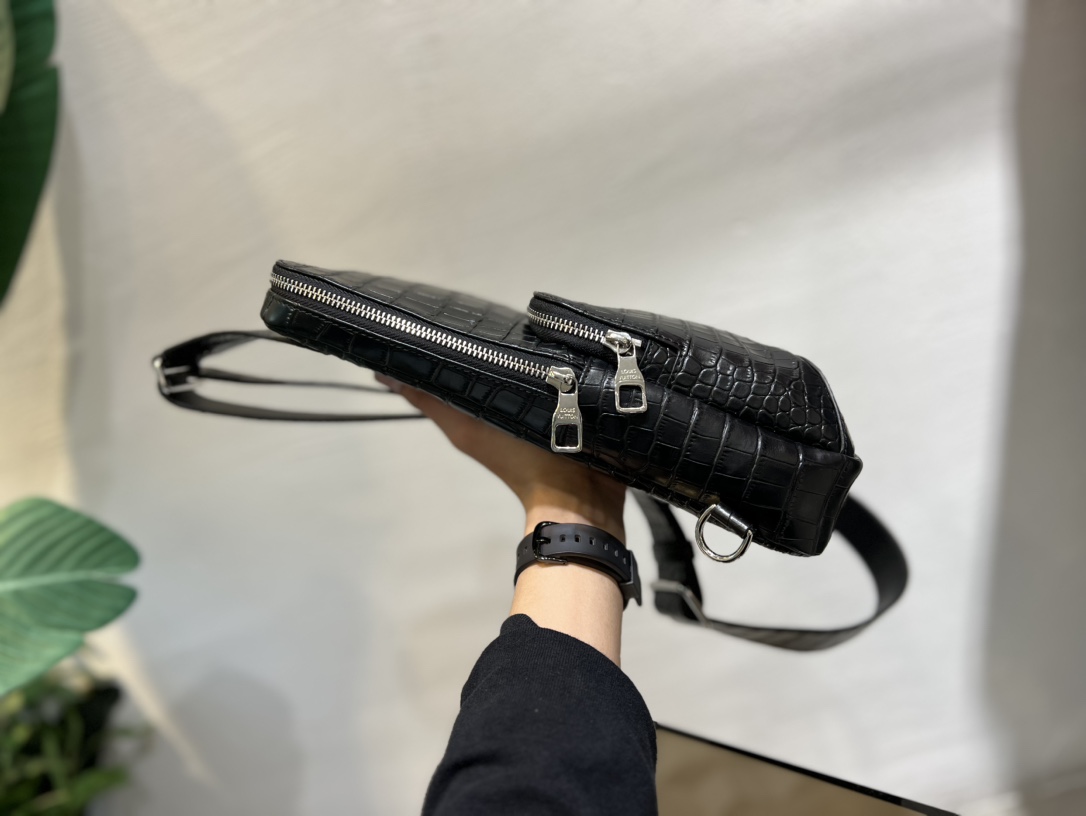 ルイ・ヴィトン アヴェニュー スリングバッグ クロコダイル型押しカウハイド ブラック 詳細画像 3