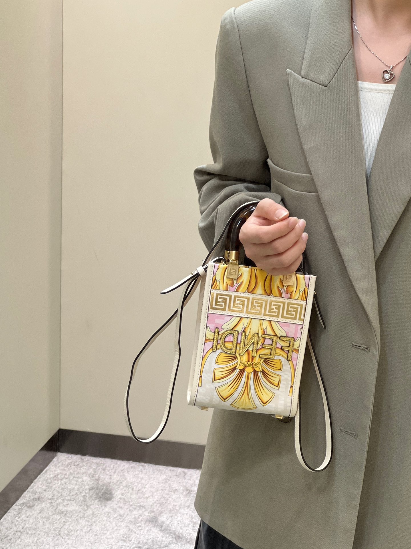 フェンディ ミニトートバッグ バロッグプリント ピンク ゴールド 詳細画像 1